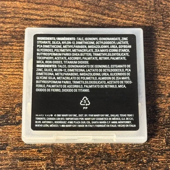 Mary Kay Mineral Bronzing Powder - Desert Sun - .16 oz. - Picture 2 of 3